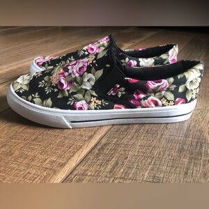 Ositos Floral Casual  Slip On Athletic Sneaker Size 10